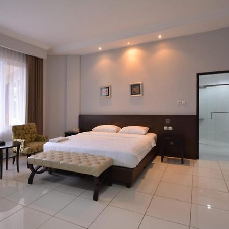 Hotel Sindha Ruteng Exterior foto
