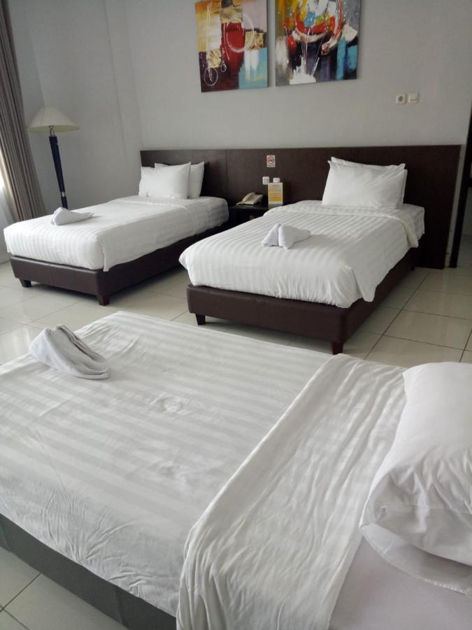 Hotel Sindha Ruteng Exterior foto