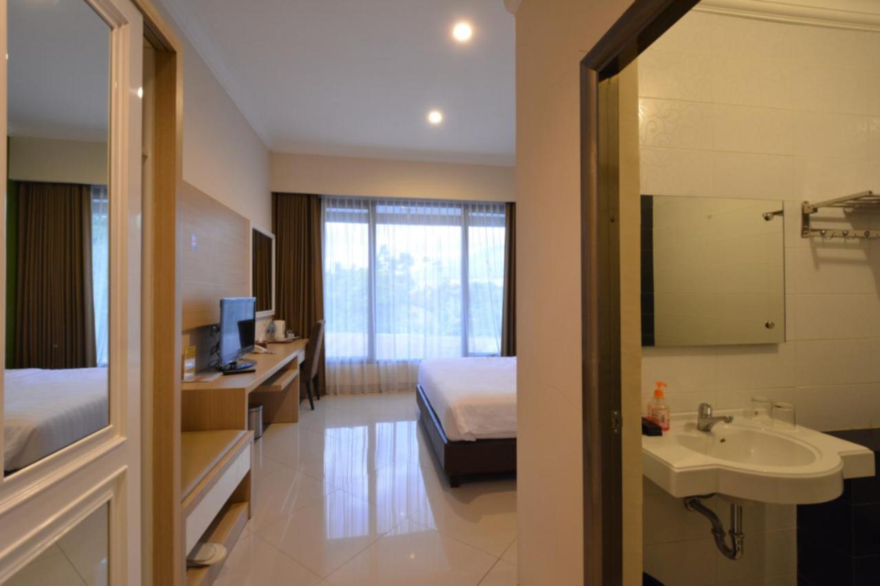 Hotel Sindha Ruteng Exterior foto