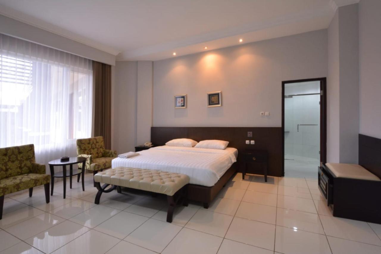 Hotel Sindha Ruteng Exterior foto