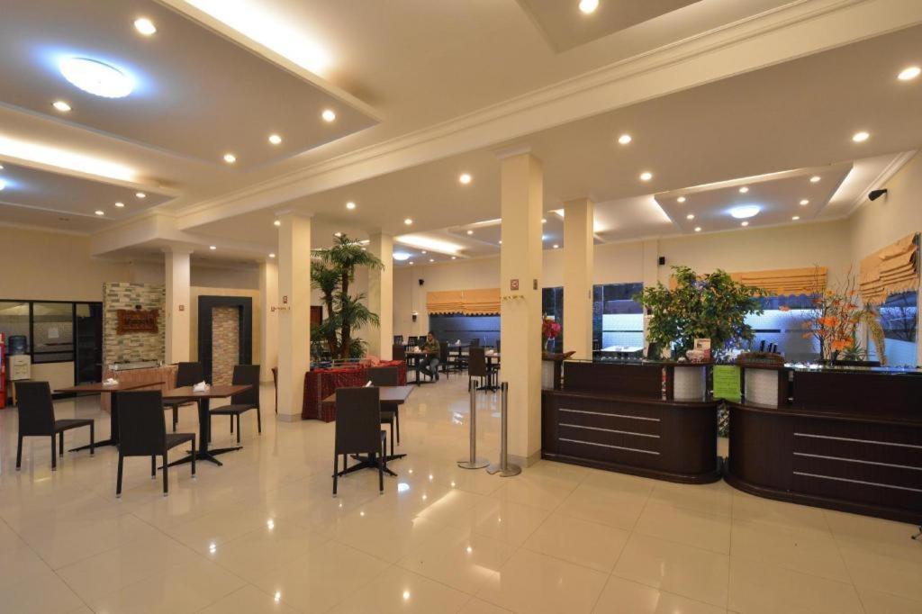 Hotel Sindha Ruteng Exterior foto