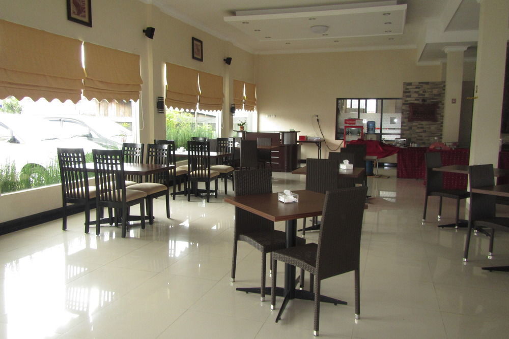 Hotel Sindha Ruteng Exterior foto